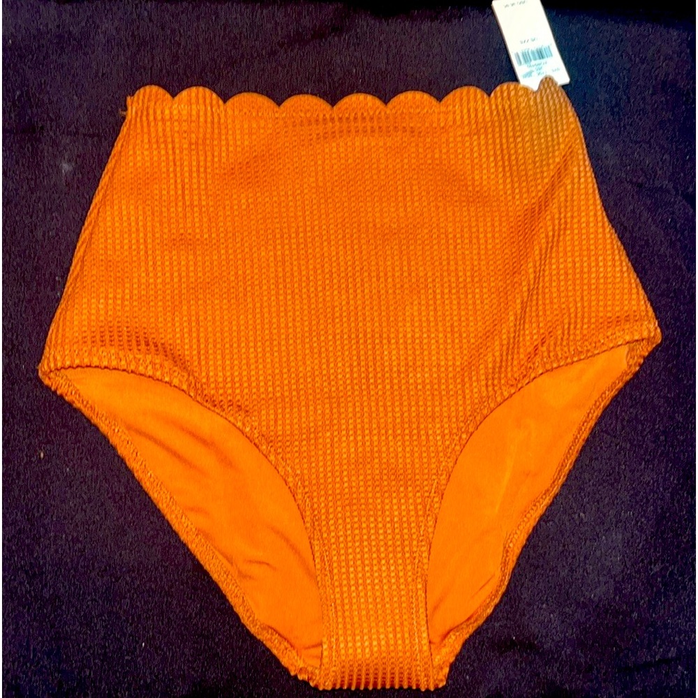 🆕Aerie High-Waisted Full Coverage Bikini. 👀😎 at the 👙🏖️